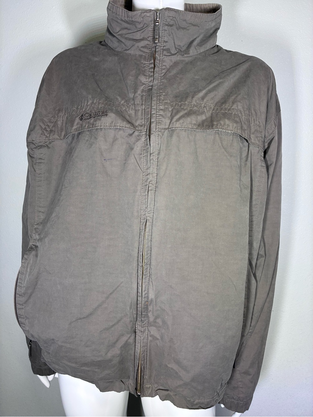 Columbia Men's Gray Windbreaker Jacket - Lightweight Water-Resistant